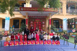 Trường mầm non Bột Xuyên tổ chức ngày hội các trò chơi dân gian và trao quà tết cho giáo viên, học sinh có hoàn cảnh khó khăn nhân dịp tết nguyên đán 2025